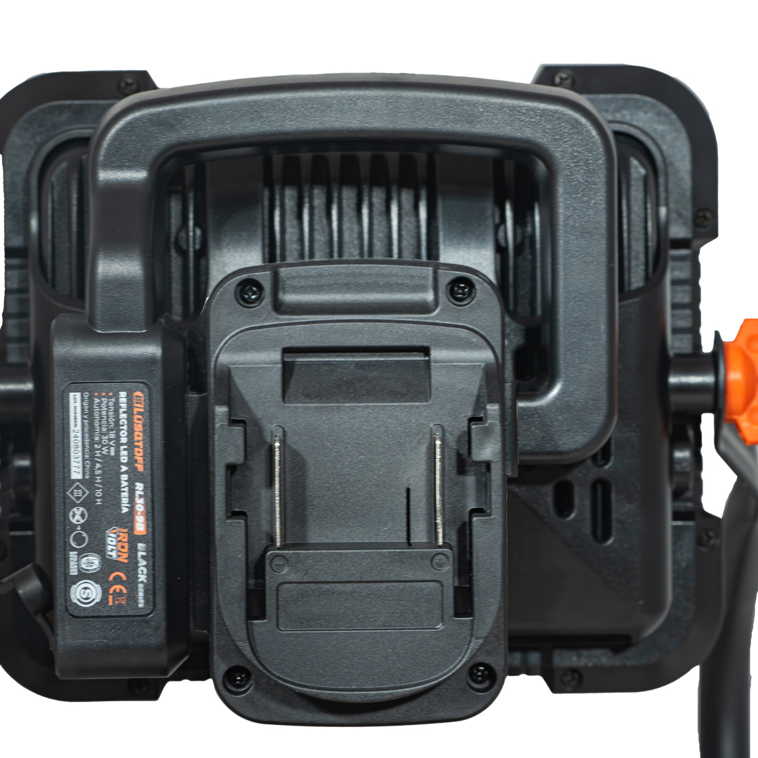 REFLECTOR LED A BATERÍA • 18 V